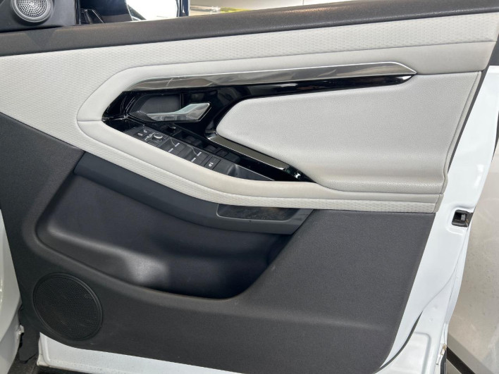2019 Land Rover Range Rover Evoque 3DA-LZ2NA (UW-6a1904e27ba53)[26]