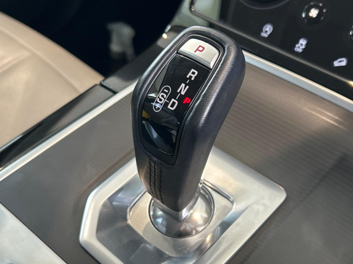 2019 Land Rover Range Rover Evoque 3DA-LZ2NA (UW-6a1904e27ba53)[22]