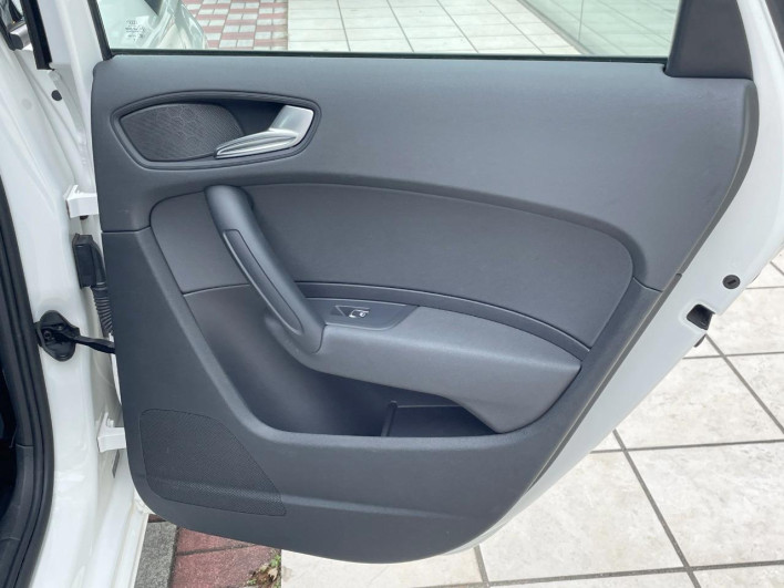 2015 Audi A1 Sportback DBA-8XCHZ (UW-6a190509afa73)[8]