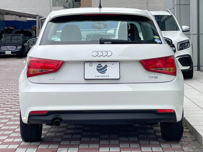 2015 Audi A1 Sportback DBA-8XCHZ (UW-6a190509afa73)[18]