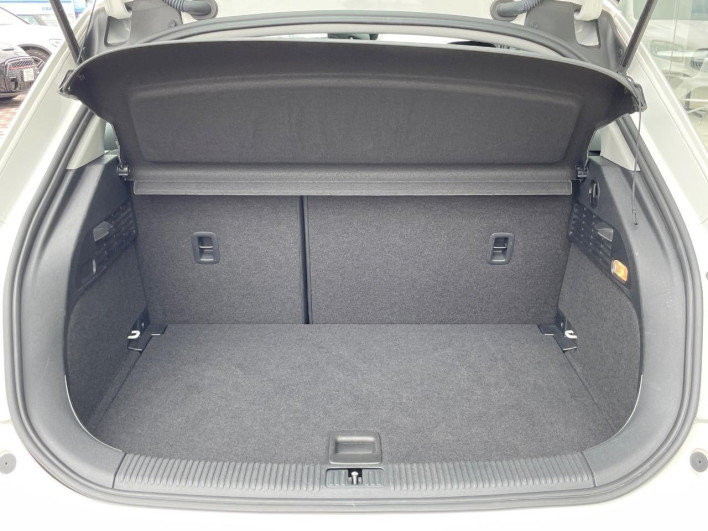 2015 Audi A1 Sportback DBA-8XCHZ (UW-6a190509afa73)[19]