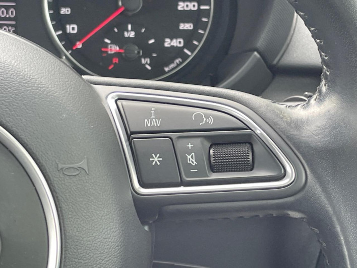 2015 Audi A1 Sportback DBA-8XCHZ (UW-6a190509afa73)[24]