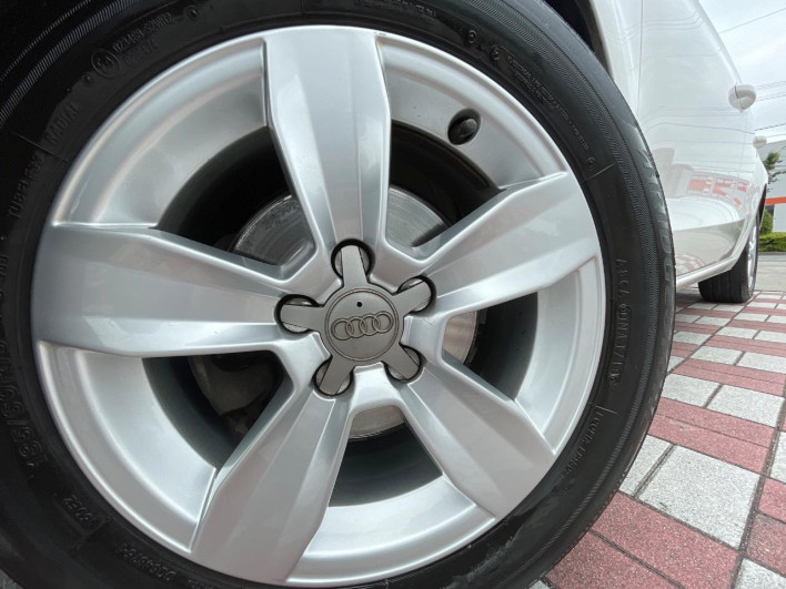 2015 Audi A1 Sportback DBA-8XCHZ (UW-6a190509afa73)[5]