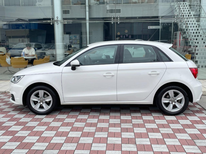 2015 Audi A1 Sportback DBA-8XCHZ (UW-6a190509afa73)[15]