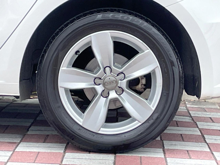 2015 Audi A1 Sportback DBA-8XCHZ (UW-6a190509afa73)[16]