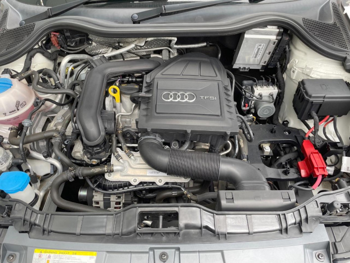 2015 Audi A1 Sportback DBA-8XCHZ (UW-6a190509afa73)[4]