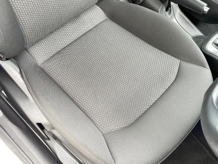 2015 Audi A1 Sportback DBA-8XCHZ (UW-6a190509afa73)[11]