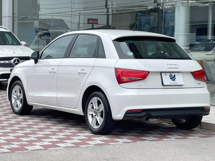 2015 Audi A1 Sportback DBA-8XCHZ (UW-6a190509afa73)[17]