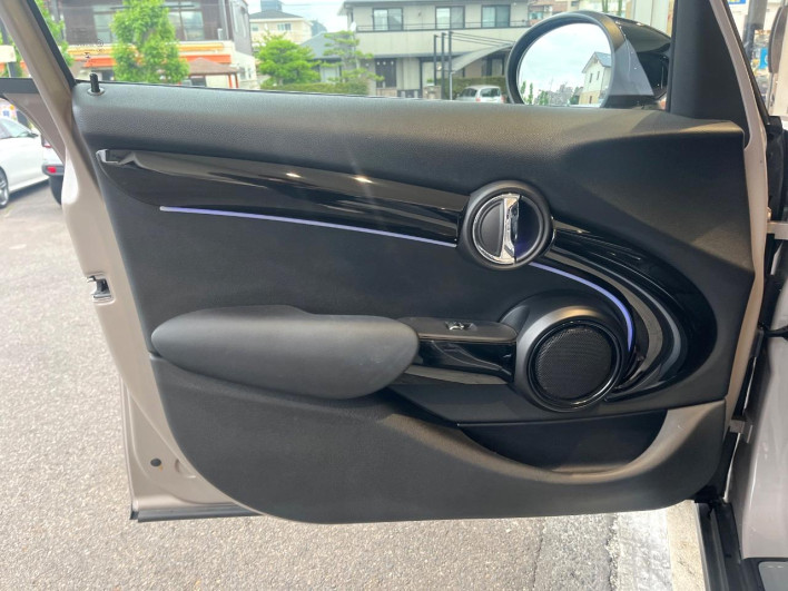 2022 Rover Mini 3DA-XV15MW (UW-6a190512d73fc)[18]