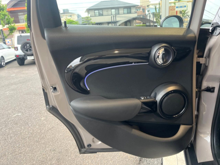 2022 Rover Mini 3DA-XV15MW (UW-6a190512d73fc)[20]