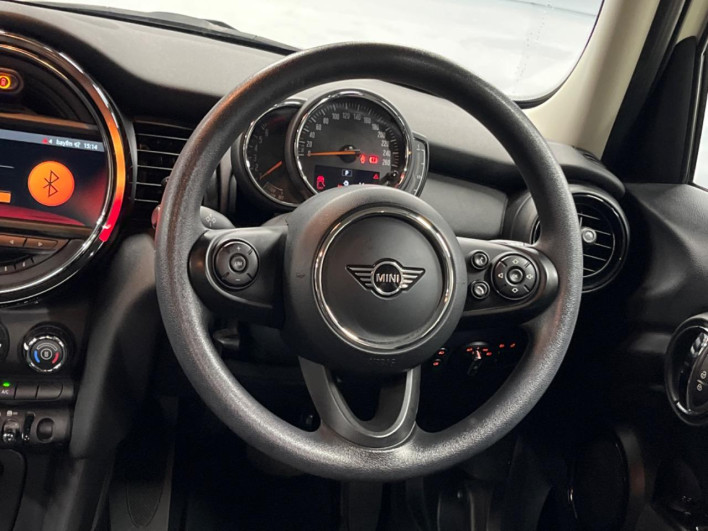 2020 Rover Mini 3BA-XU15MW (UW-6a19051556888)[26]