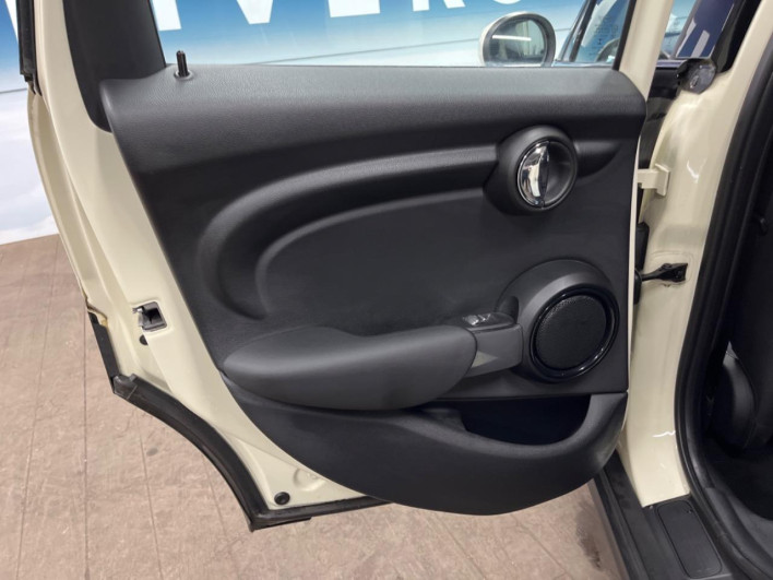 2020 Rover Mini 3BA-XU15MW (UW-6a19051556888)[29]