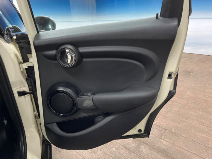 2020 Rover Mini 3BA-XU15MW (UW-6a19051556888)[23]