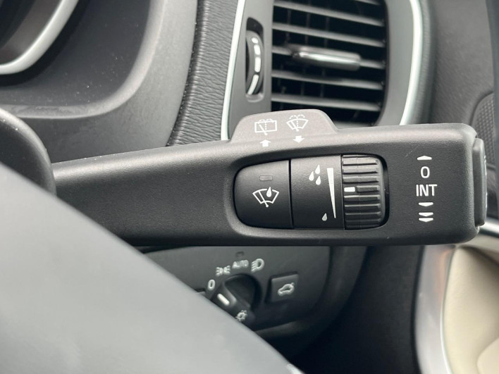 2015 Volvo V40 DBA-MB4164T (UW-6a190518b428d)[8]