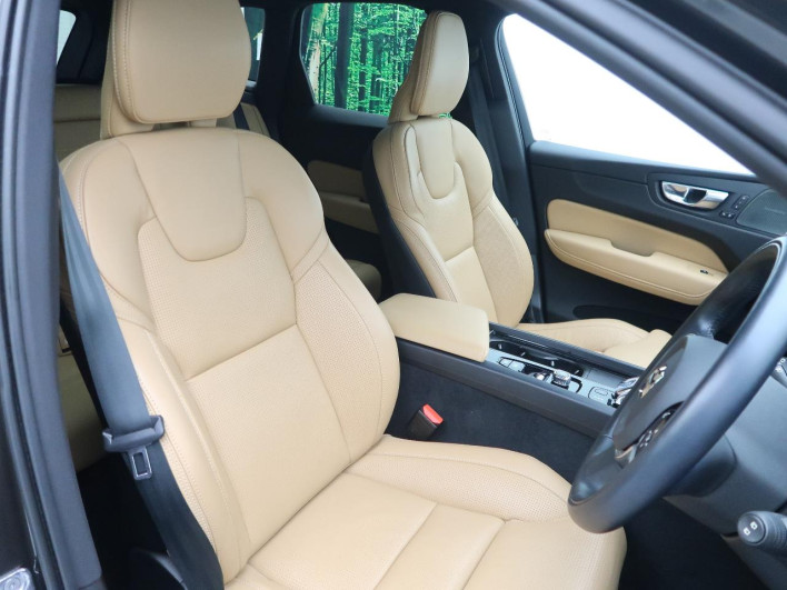 2021 Volvo XC60 5AA-UB420TXCM (UW-6a19051b25214)[16]