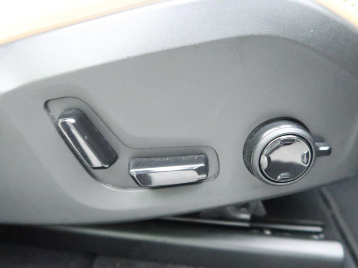 2021 Volvo XC60 5AA-UB420TXCM (UW-6a19051b25214)[17]