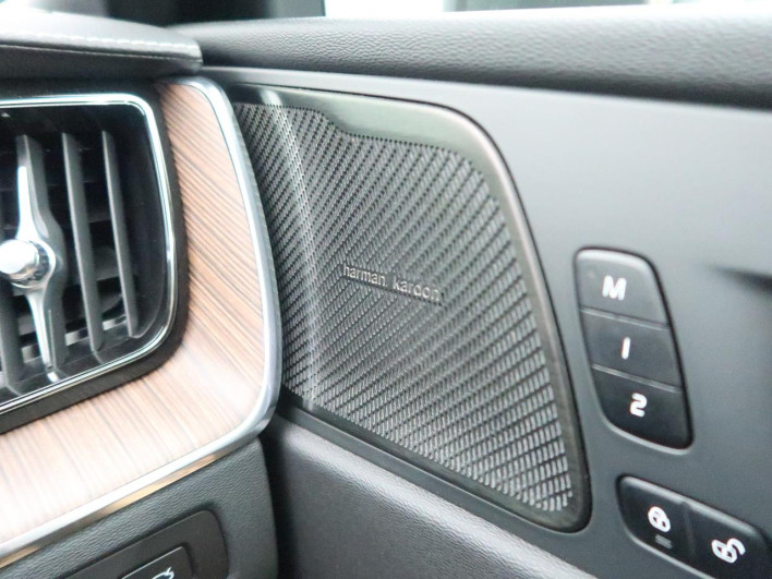2021 Volvo XC60 5AA-UB420TXCM (UW-6a19051b25214)[18]