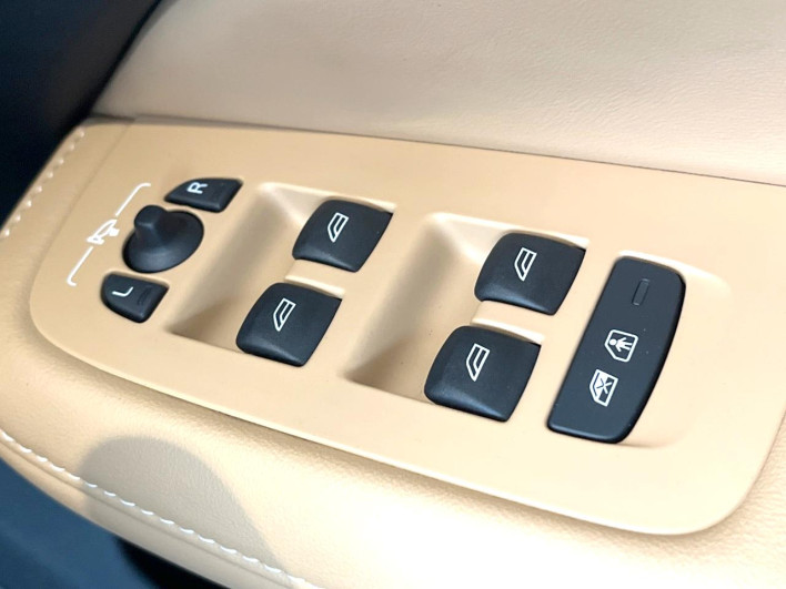 2023 Volvo V60 5AA-ZB420TM (UW-6a19051cb9f02)[17]