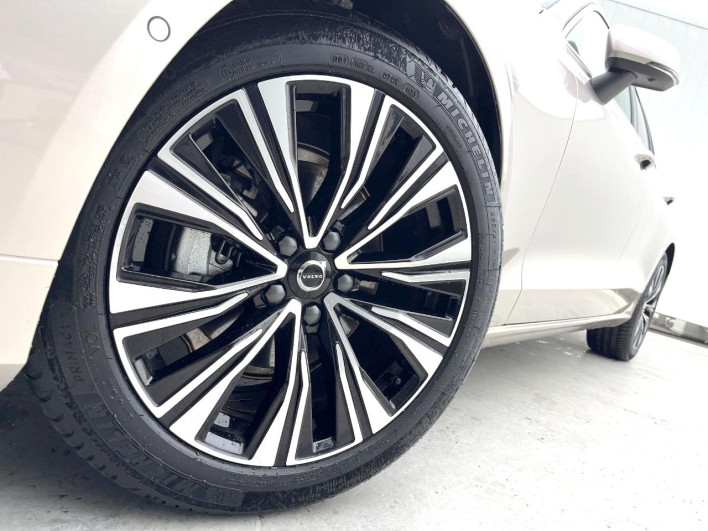 2023 Volvo V60 5AA-ZB420TM (UW-6a19051cb9f02)[4]