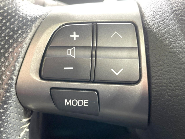 2013 Toyota Voxy DBA-ZRR70W (UW-6a19052862e62)[29]