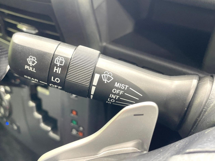 2013 Toyota Voxy DBA-ZRR70W (UW-6a19052862e62)[27]