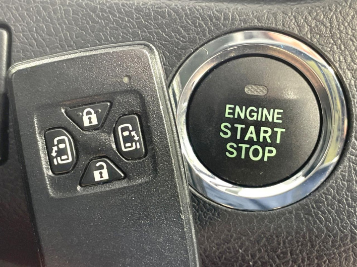 2013 Toyota Voxy DBA-ZRR70W (UW-6a19052862e62)[20]