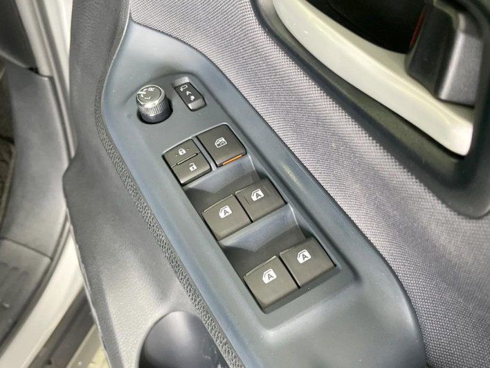 2016 Toyota Noah DBA-ZRR80W (UW-6a190529748ba)[21]