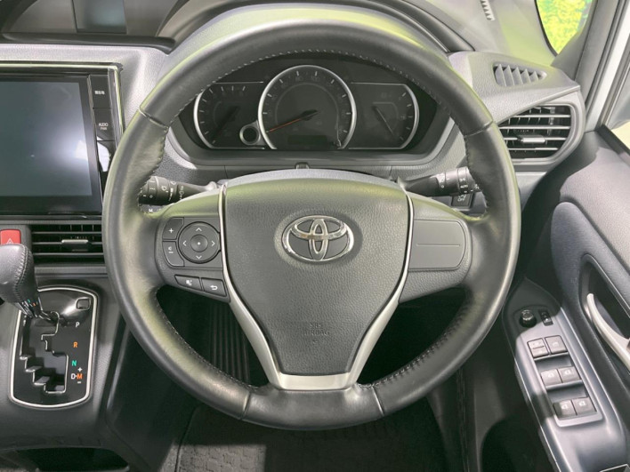 2016 Toyota Noah DBA-ZRR80W (UW-6a190529748ba)[15]