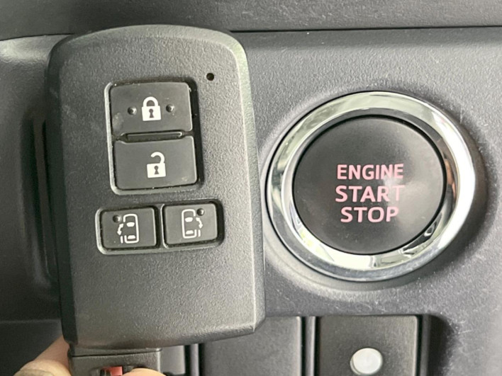 2016 Toyota Noah DBA-ZRR80W (UW-6a190529748ba)[23]