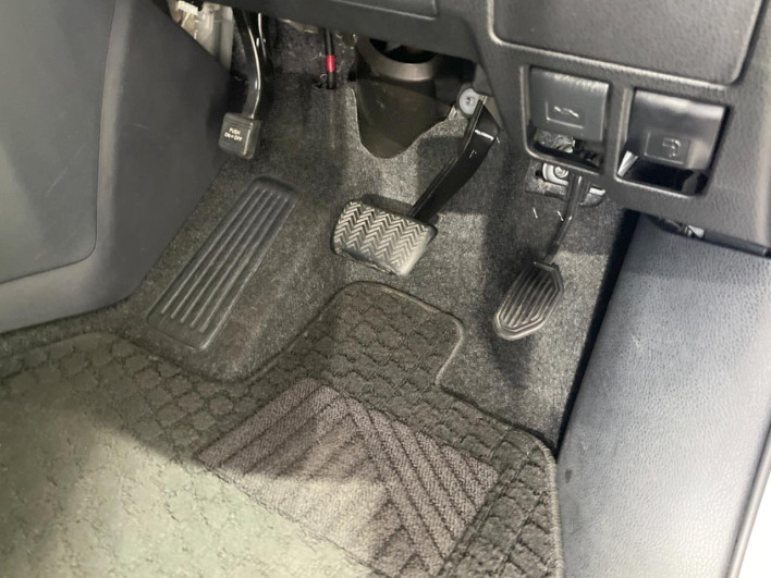 2016 Toyota Noah DBA-ZRR80W (UW-6a190529748ba)[22]