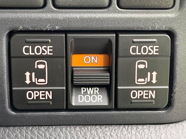 2016 Toyota Noah DBA-ZRR80W (UW-6a190529748ba)[29]