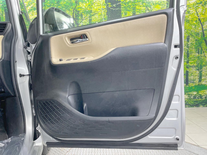 2014 Toyota Noah DBA-ZRR85G (UW-6a1905337839e)[13]