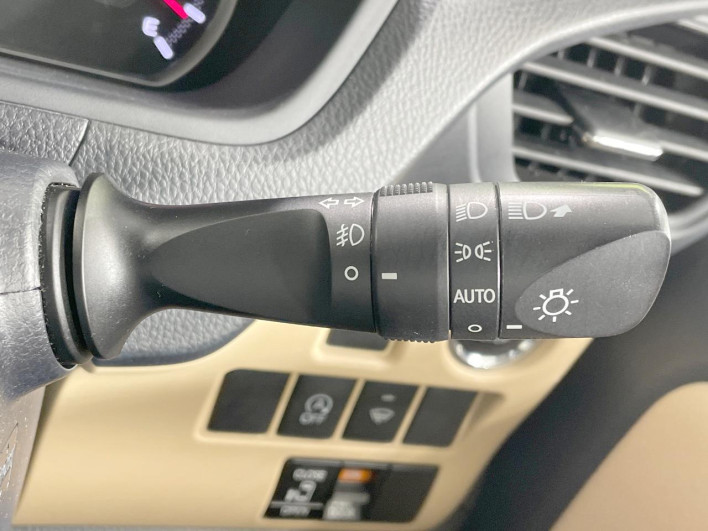 2014 Toyota Noah DBA-ZRR85G (UW-6a1905337839e)[29]