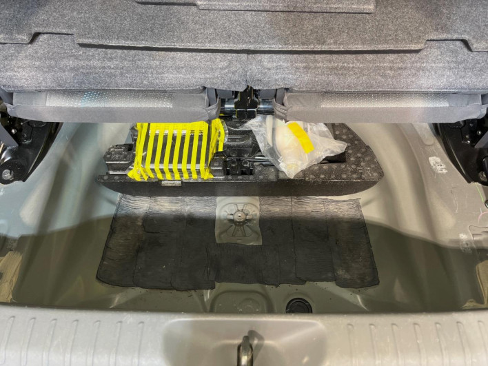 2012 Toyota Prius α DAA-ZVW40W (UW-6a19053e44c7b)[29]