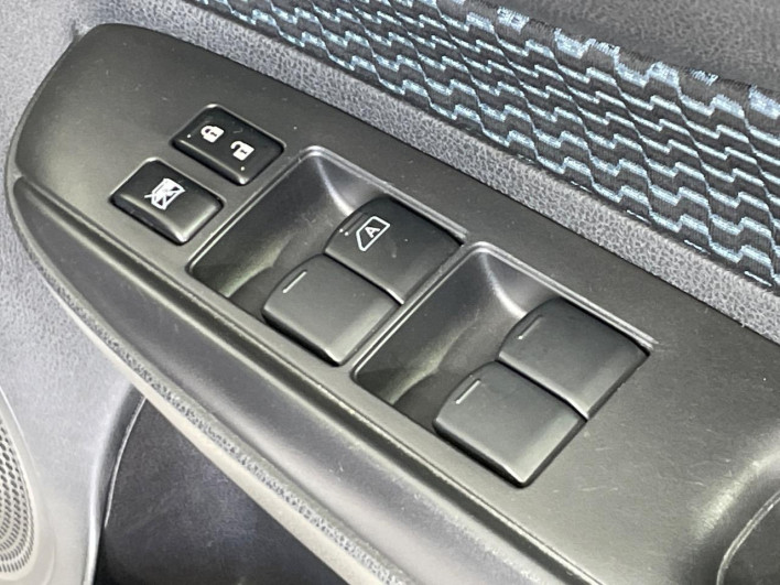 2016 Nissan Note DBA-E12 (UW-6a1a54729e797)[25]