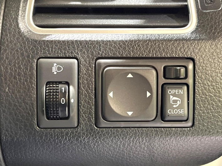 2012 Nissan Serena DBA-FC26 (UW-6a1a5477b5d02)[14]