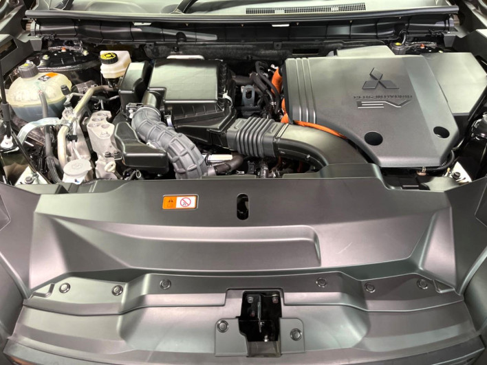 2022 Mitsubishi OUTLANDER PHEV 5LA-GN0W (UW-6a1a549378401)[13]