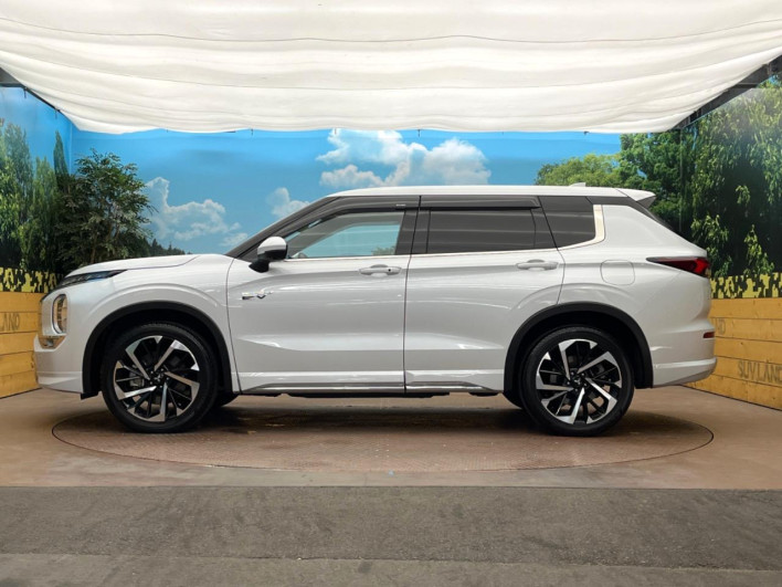 2022 Mitsubishi OUTLANDER PHEV 5LA-GN0W (UW-6a1a5493a05a5)[24]