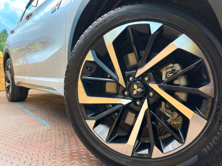 2022 Mitsubishi OUTLANDER PHEV 5LA-GN0W (UW-6a1a5493a05a5)[15]