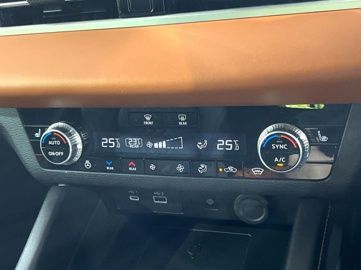 2022 Mitsubishi OUTLANDER PHEV 5LA-GN0W (UW-6a1a5494109a0)[16]