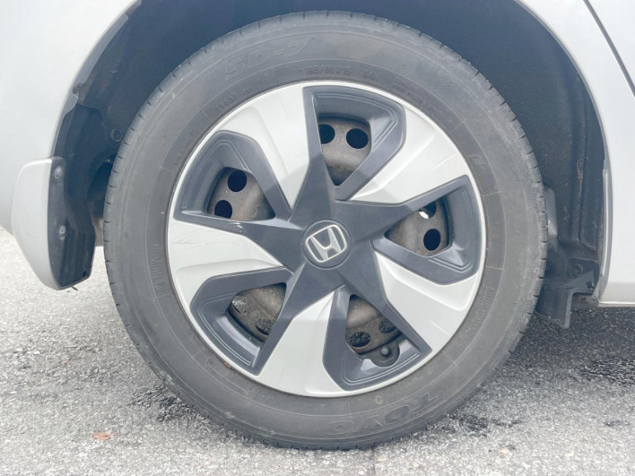 2016 Honda Fit Hybrid DAA-GP5 (UW-6a1a54963aebb)[20]