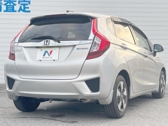 2016 Honda Fit Hybrid DAA-GP5 (UW-6a1a54963aebb)[8]