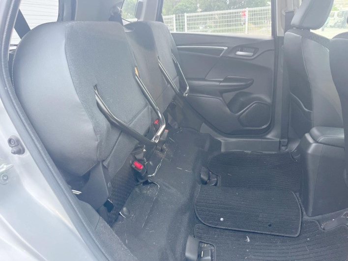 2016 Honda Fit Hybrid DAA-GP5 (UW-6a1a54963aebb)[29]