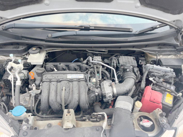 2016 Honda Fit Hybrid DAA-GP5 (UW-6a1a54963aebb)[12]
