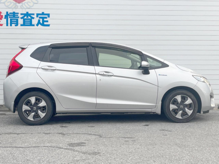 2016 Honda Fit Hybrid DAA-GP5 (UW-6a1a54963aebb)[9]