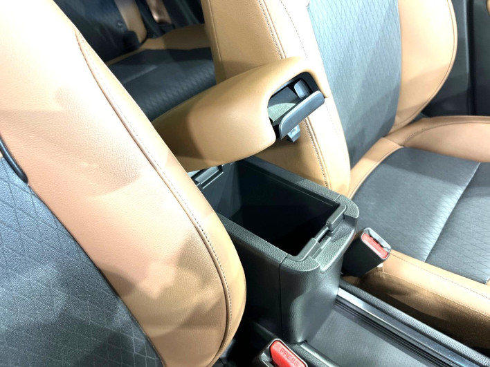 2020 Honda Fit 6AA-GR4 (UW-6a1a549948e4a)[22]