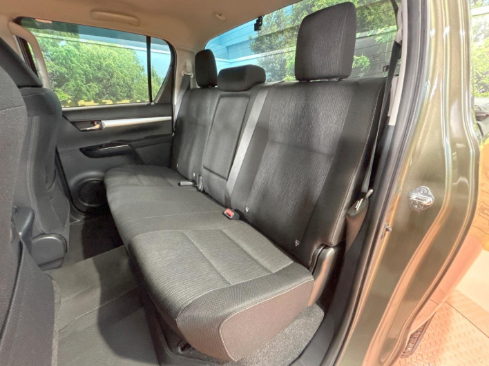 2022 Toyota Hilux 3DF-GUN125 (UW-6a1a54a42df12)[25]
