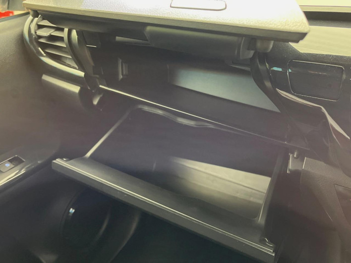 2022 Toyota Hilux 3DF-GUN125 (UW-6a1a54a456932)[22]