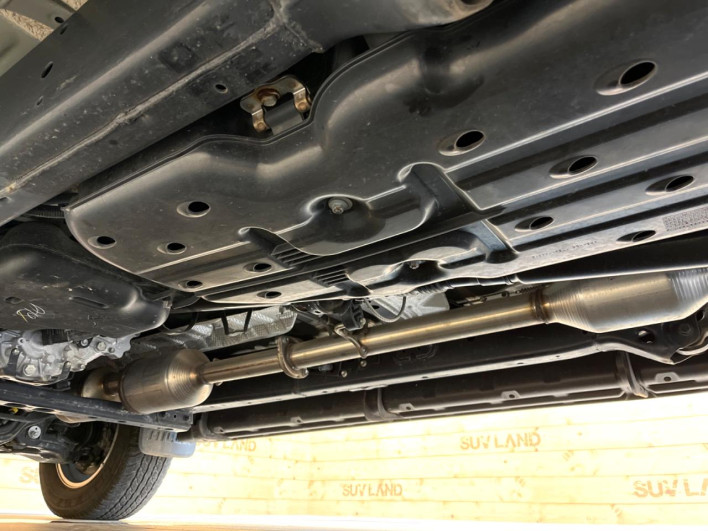 2022 Toyota Hilux 3DF-GUN125 (UW-6a1a54a5423ff)[13]