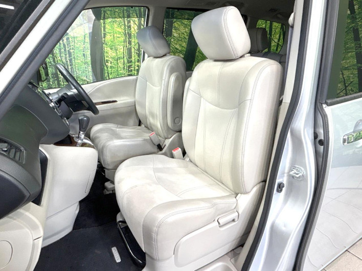 2014 Nissan Serena DAA-HC26 (UW-6a1a54ae993ce)[24]